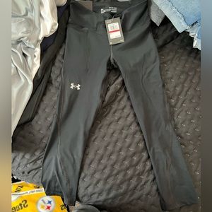 Under Armour womens black compression HeatGear cropped sz xs NWTS